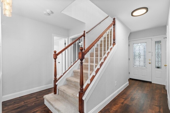 Building Photo - 8310 Summerwood Dr