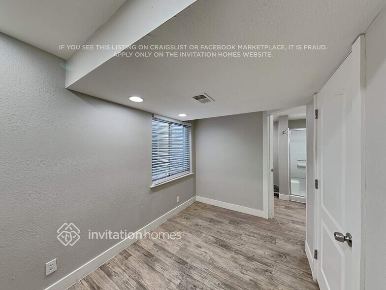 Building Photo - 10523 Hyacinth Pl