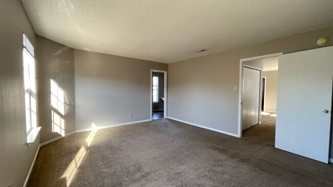 Building Photo - 4113 Doten Dr