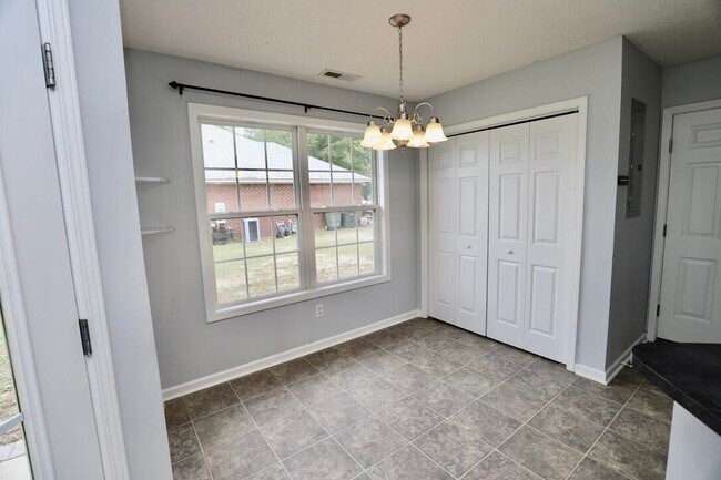 Building Photo - 60 Vinca Ct