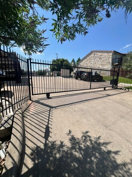 Gate for parking - 6900 E Riverside Dr