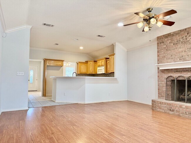 Building Photo - For Rent