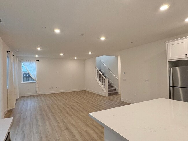 Building Photo - Beautiful 4 Bedroom 2.5 bath Home In Oakley with Solar