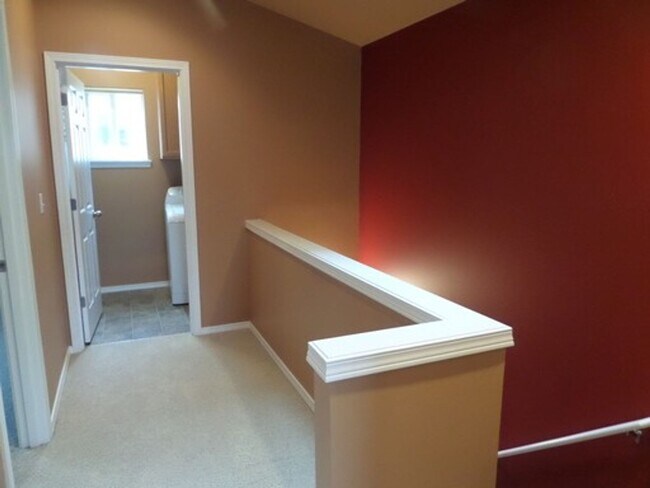 Building Photo - Stunning and Large 3-Bedroom Townhome with Garage FOR RENT in Green Lake!!