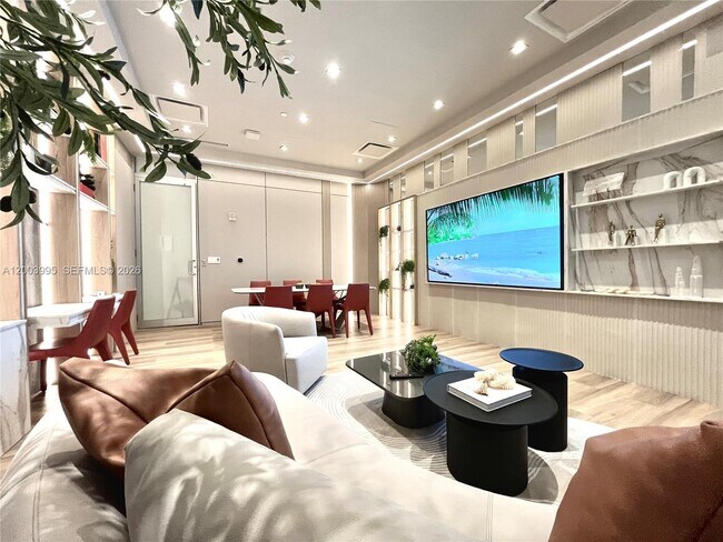 Building Photo - 9940 W Bay Harbor Dr