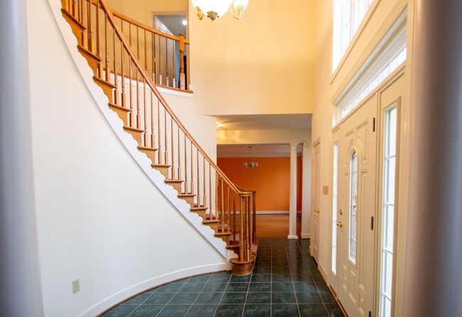 Building Photo - Elegant 4Bd/4Bth Brick Colonial