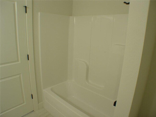 Building Photo - 1812 SW Edinburgh Ave