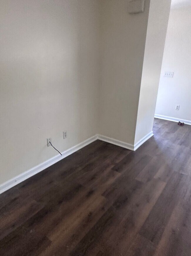 Building Photo - 108 N Gray Ave