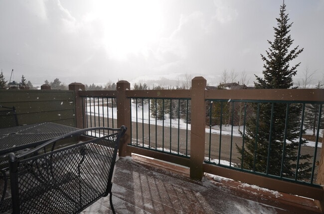 Building Photo - Highlands Green Lodge! Updated One Bedroom close to Main Street! SUMMER ONLY RENTAL!