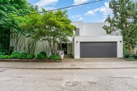 Building Photo - 3501 E Terrace St