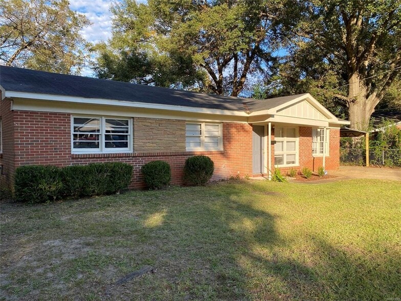 Building Photo - 1717 Robison Hill Rd