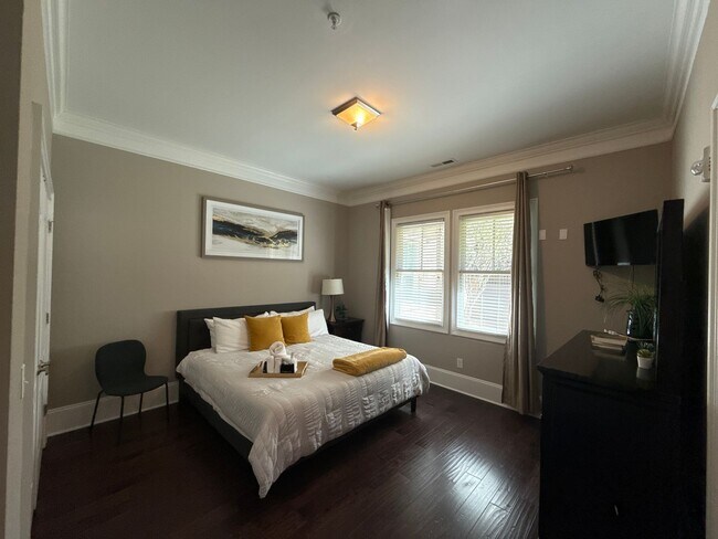 Building Photo - Mint Hill