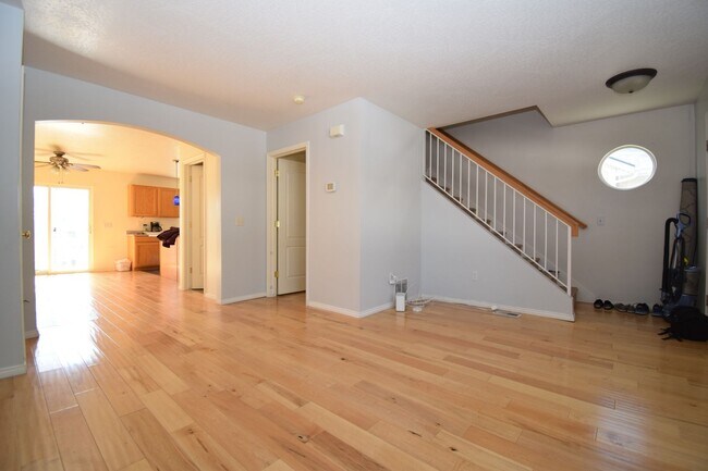 Building Photo - 874 Forest Park Ct