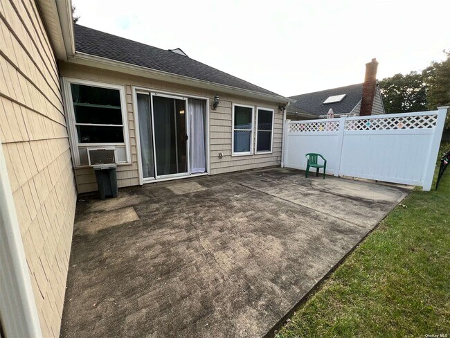 Building Photo - 29 Springmeadow Dr