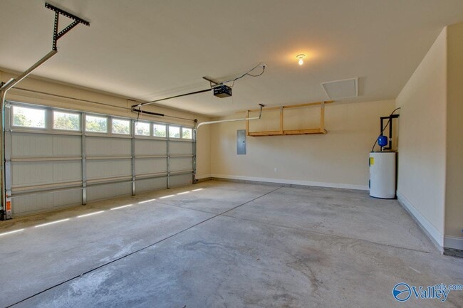 Building Photo - 5010 Montauk Trail SE
