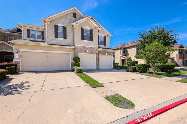 Building Photo - 16021 Summerville Lake Dr