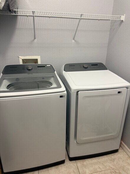 Building Photo - 1321 Broken Oak Dr