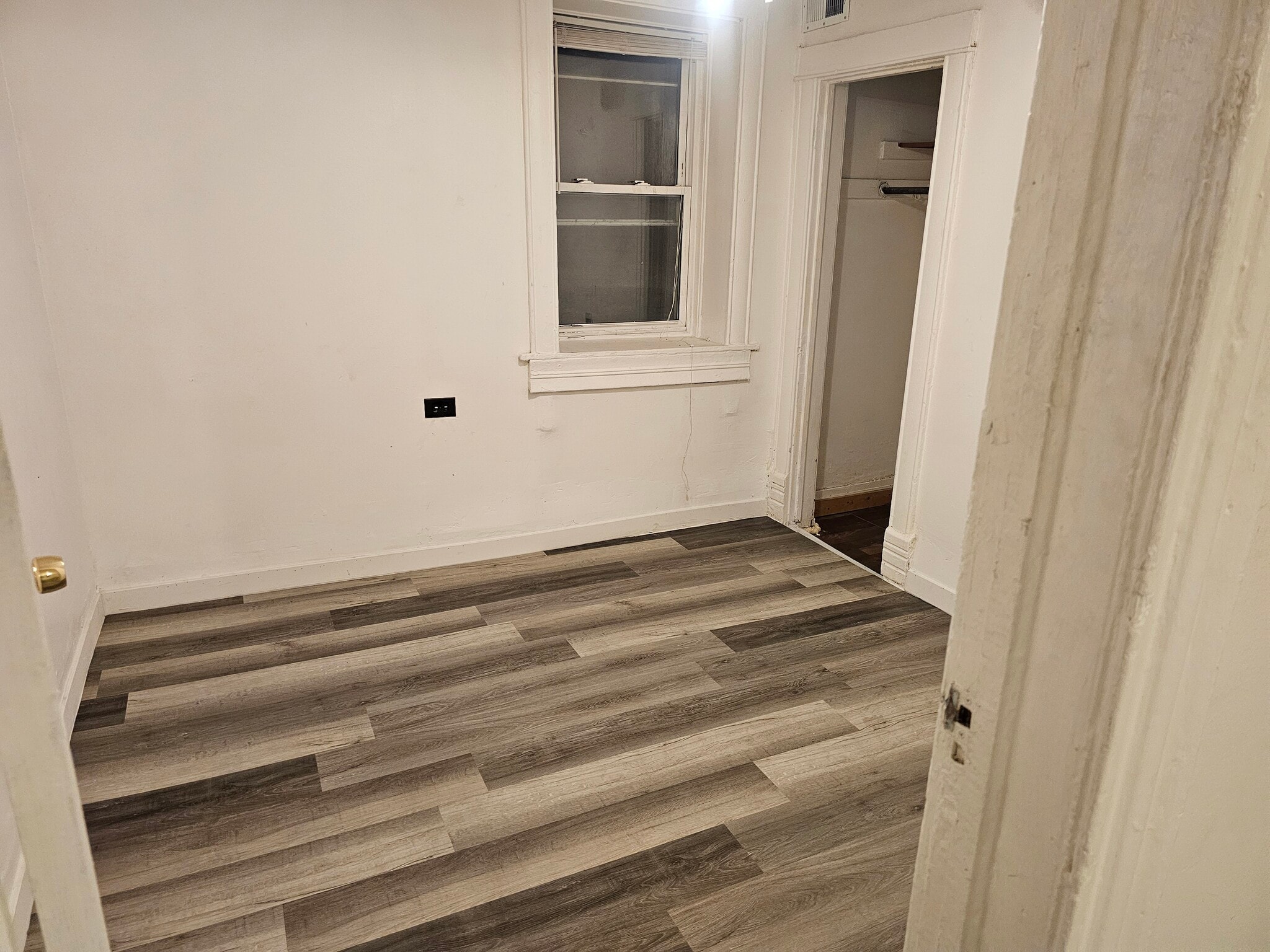 MASTER BEDROOM - 3535 S Hamilton Ave