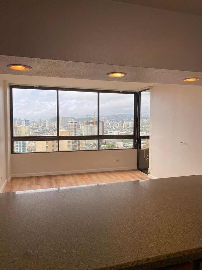 Building Photo - 2499 Kapiolani Blvd