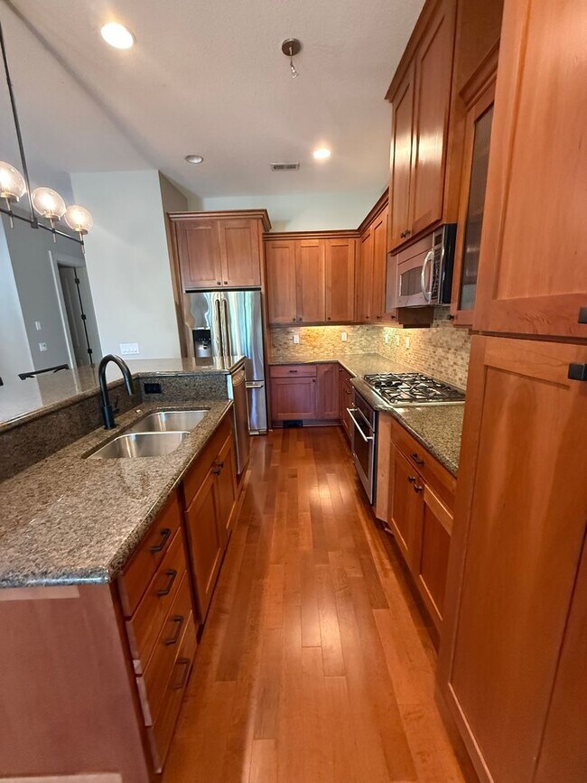 Building Photo - 10108 SW Morrison St