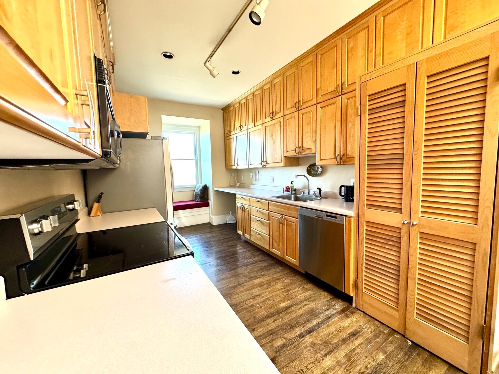 Building Photo - 2 Monument Sq