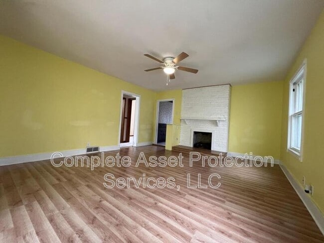 Building Photo - 825 E Cleveland Ave