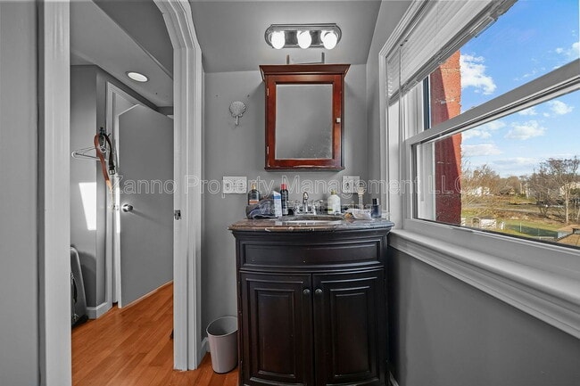 Building Photo - 22 Third School St