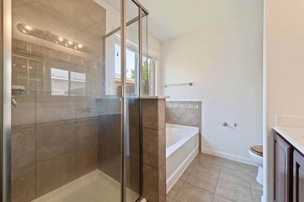 Building Photo - 1049 Regency Ln