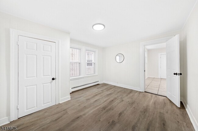 Building Photo - 334 Pine St