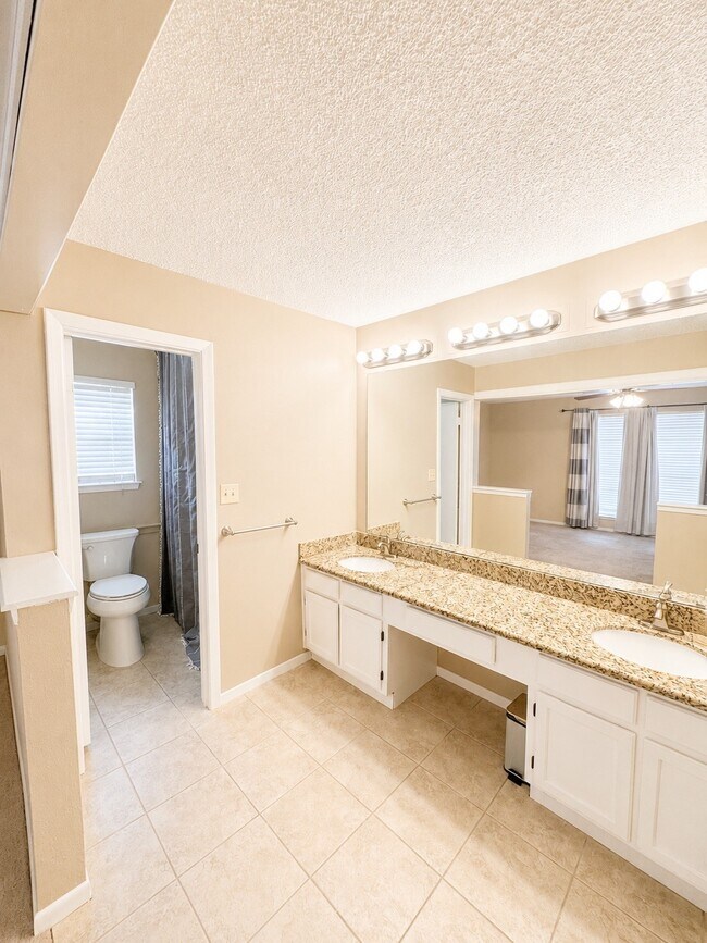 Building Photo - 2239 Highland Hills Dr