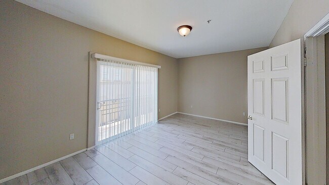 Building Photo - Townhome in Gated community in Woodland Hills