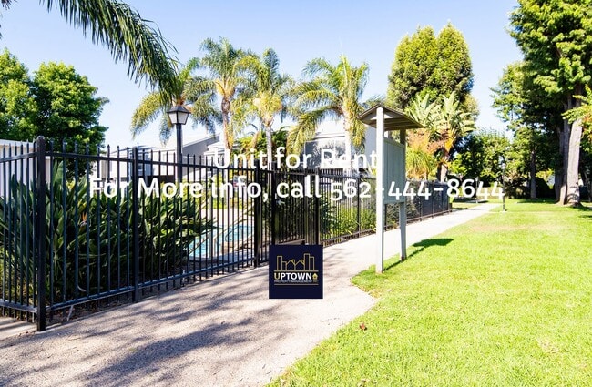 Building Photo - Townhome - 3 Bedrooms-2 Baths - Santa Ana