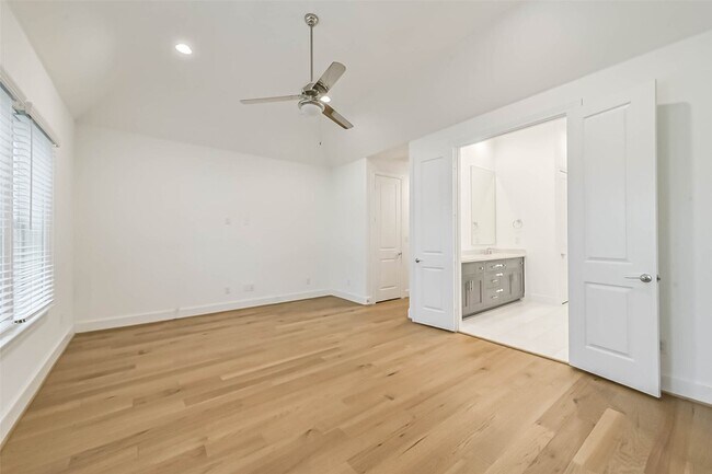 Building Photo - 4019 University Grove St