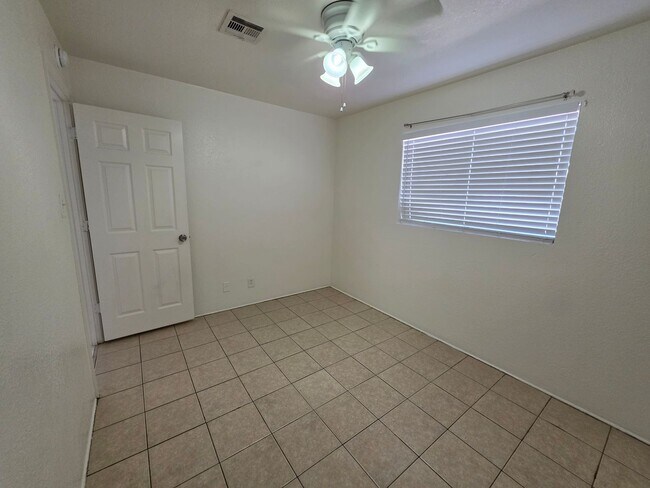 Building Photo - 331 W Carson Rd