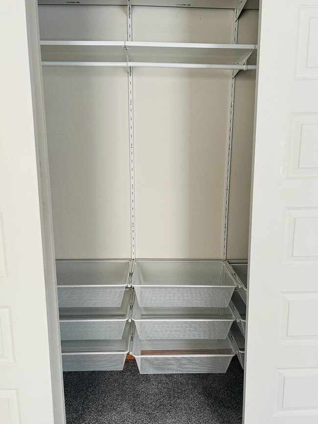 Building Photo - Charming Townhome, Prime Location, Cozy Living