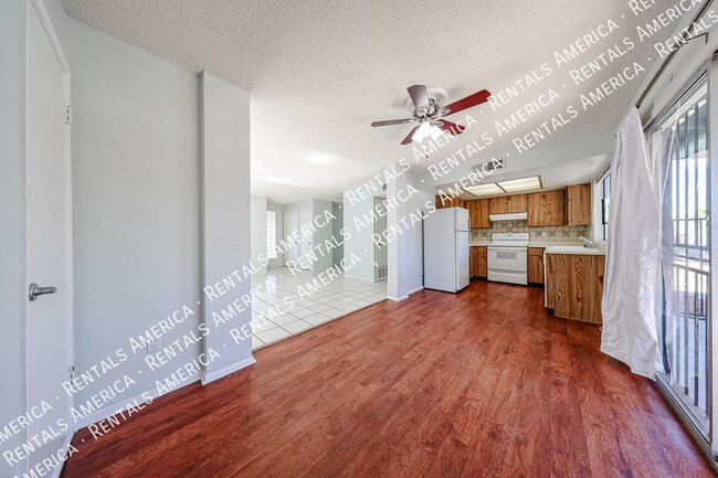 Building Photo - 1480 W Mohawk Ln