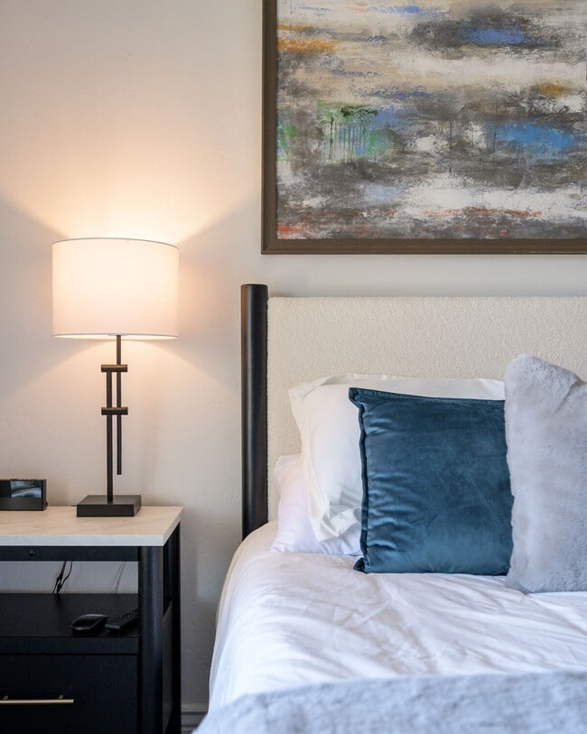 Building Photo - 5450 E Deer Valley Dr