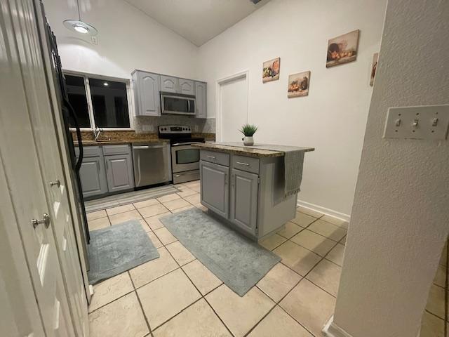 Building Photo - 13932 Huntwick Dr