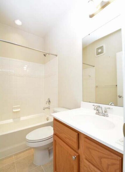 Building Photo - 904 Hall Station Dr