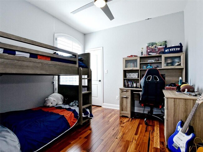 Building Photo - 102 Aria Dr