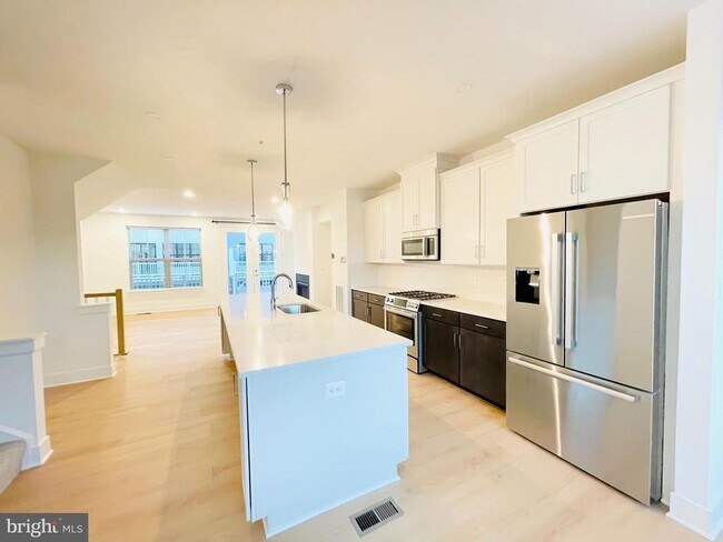 Building Photo - 4945 Purdy Aly