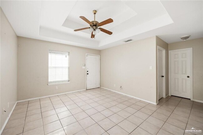 Building Photo - 18 W Prosperity Dr