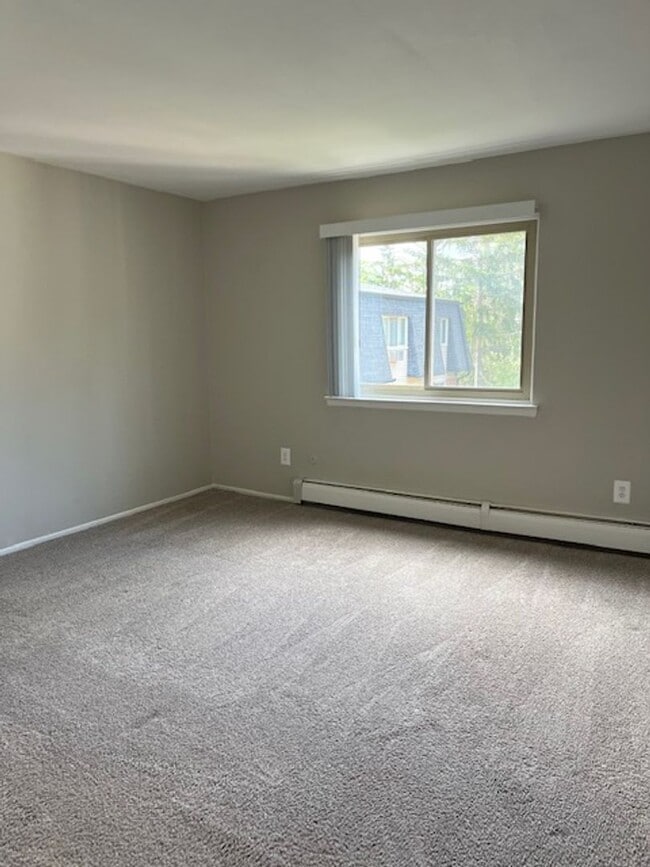 Building Photo - Charming 1 bedroom/1 bath near Downtown Rochester!