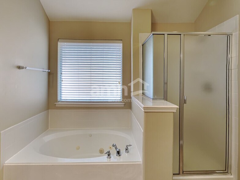 Building Photo - 13321 Evergreen Dr