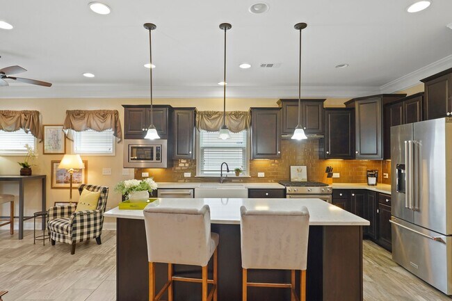 Building Photo - 10 Chicory Ct