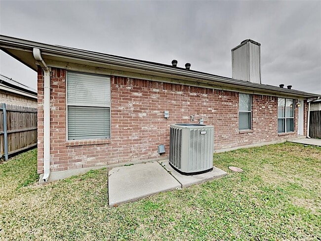 Building Photo - 705 W Colony Dr