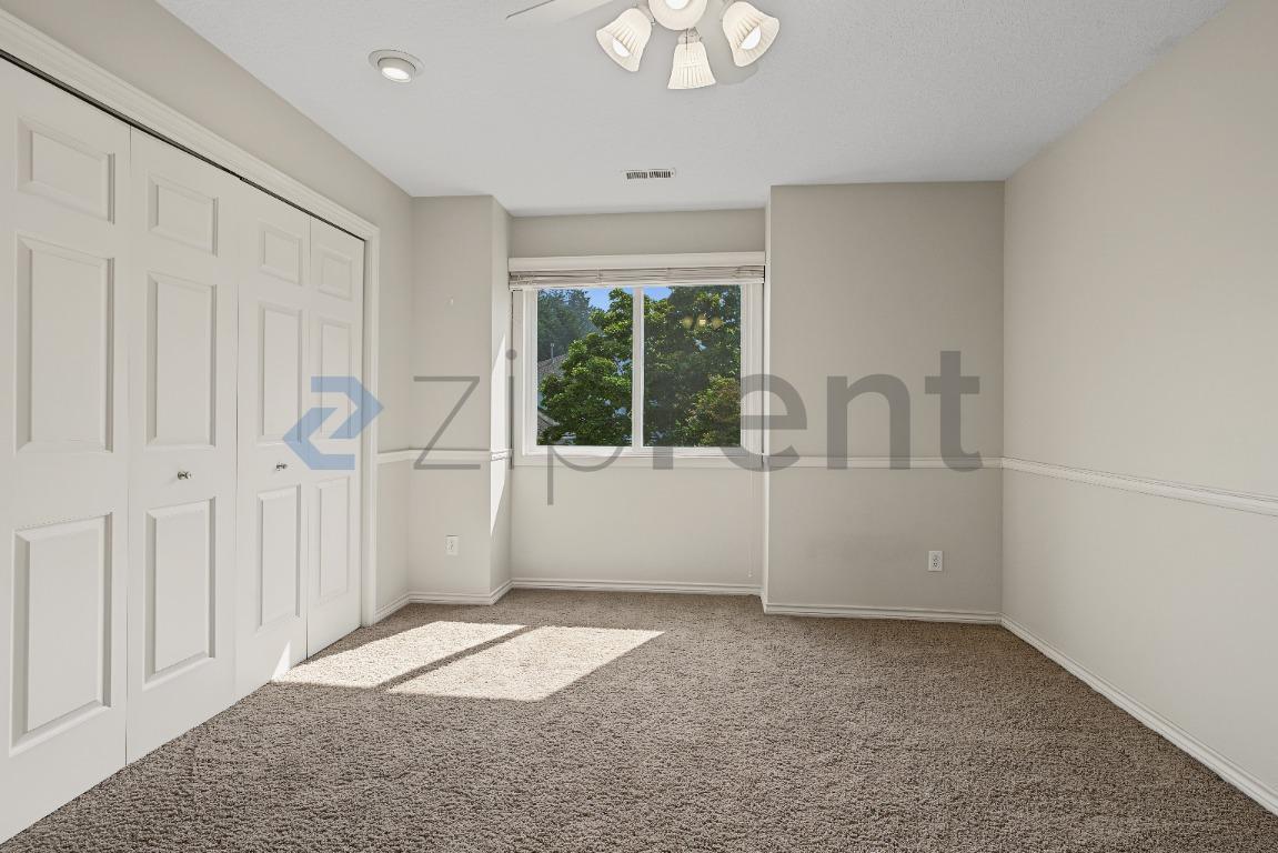 Building Photo - Unit