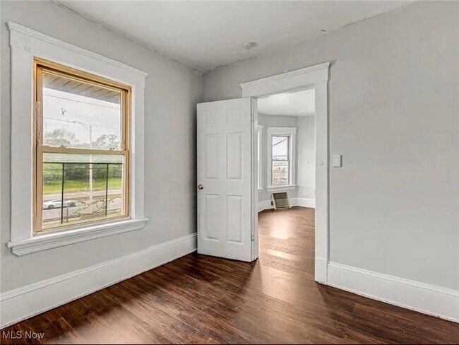 Building Photo - 3635 E 49th St