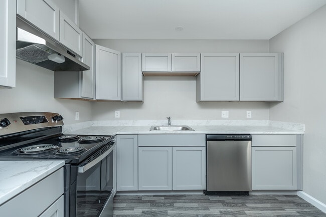 C2-Kitchen - Waterford Park Apartments
