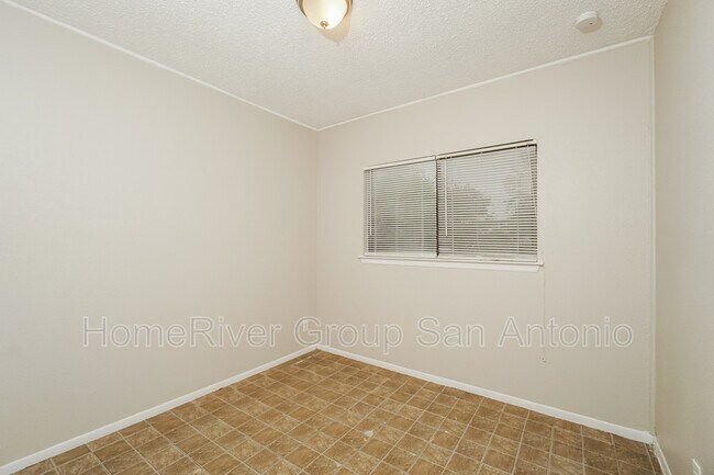 Building Photo - 5455 Port Townsend Dr